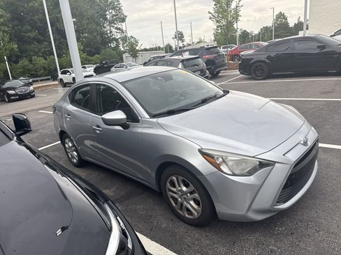 Used 2017 Toyota Yaris iA FWD image 5