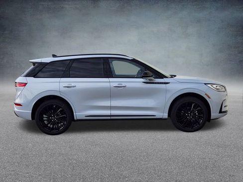 New 2026 Lincoln Corsair Reserve image 8