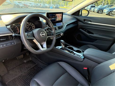 Used 2025 Nissan Altima 2.5 SL FWD image 6