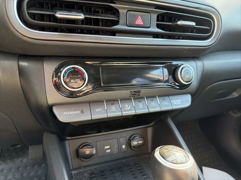 Used 2022 Hyundai Kona Limited image 16