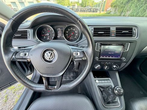 Used 2017 Volkswagen Jetta SE FWD image 35