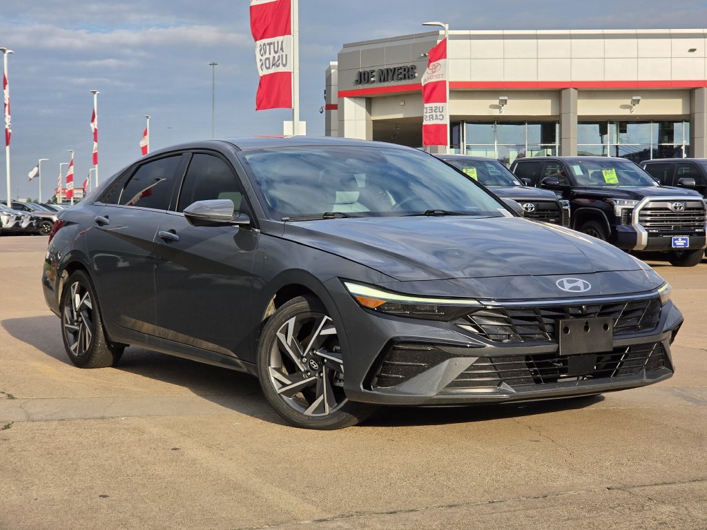 Used 2024 Hyundai Elantra Limited FWD image 2