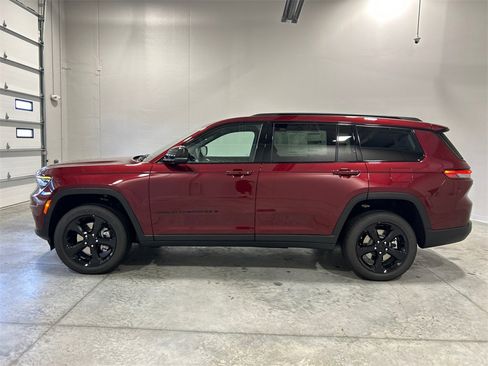 New 2025 Jeep Grand Cherokee L Altitude image 9