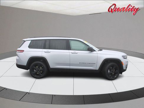 New 2025 Jeep Grand Cherokee L Limited w/ Luxury Tech Group II AWD/4WD image 2