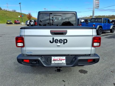 Used 2024 Jeep Gladiator Sport image 5