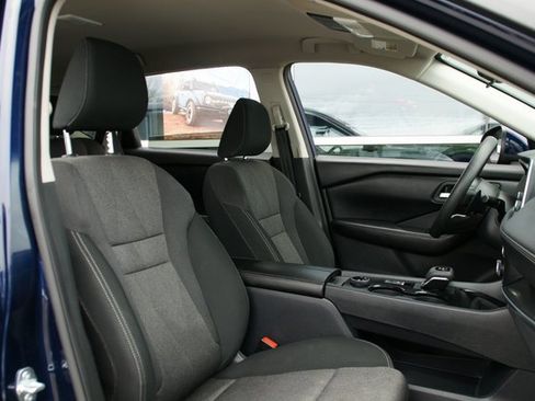 Used 2024 Nissan Rogue SV image 36