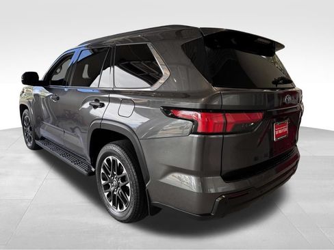 Certified 2023 Toyota Sequoia SR5 AWD/4WD image 5