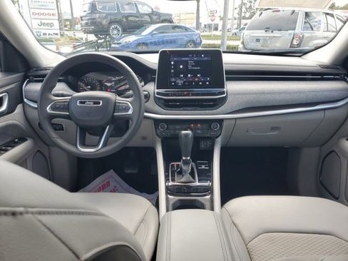 Certified 2022 Jeep Compass Latitude FWD image 13