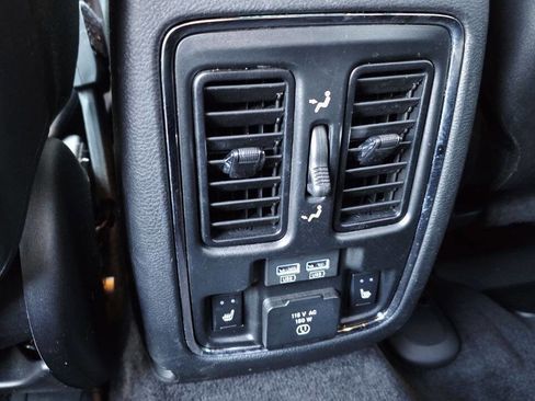 Used 2017 Jeep Grand Cherokee Limited w/ Luxury Group II image 17