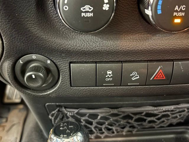Used 2016 Jeep Wrangler Unlimited Sport AWD/4WD image 33