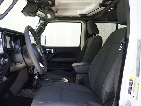 Used 2024 Jeep Wrangler Unlimited Sahara AWD/4WD image 13
