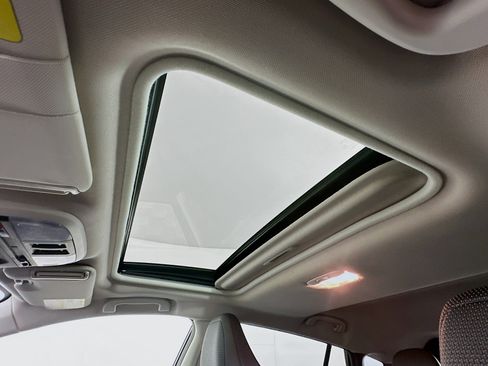 Used 2024 Subaru Crosstrek 2.0i Premium image 24