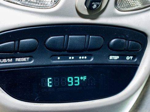 Used 2005 Dodge Ram 1500 Truck 2WD Quad Cab image 17