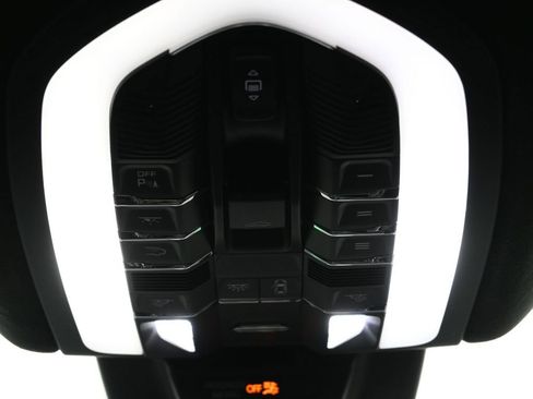 New 2026 Porsche Macan GTS image 24