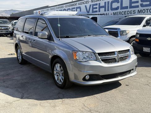 Used 2019 Dodge Grand Caravan SXT image 6