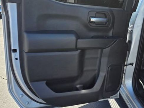 Used 2022 Chevrolet Silverado 1500 LT AWD/4WD image 11