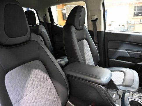 Used 2022 Chevrolet Colorado Z71 image 9