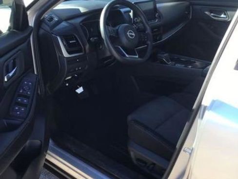 Used 2024 Nissan Rogue SV image 15