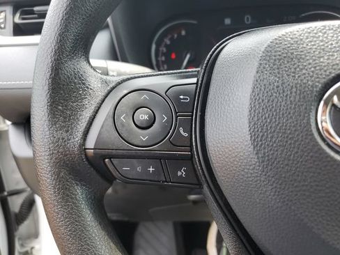 Used 2025 Toyota RAV4 XLE AWD/4WD image 12