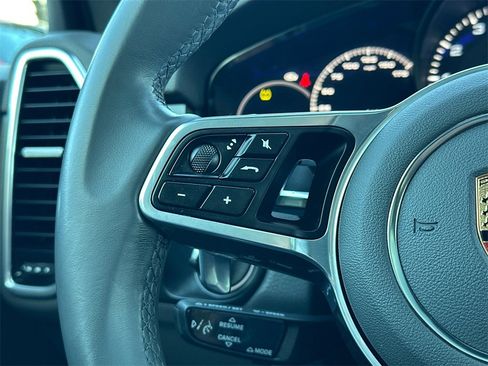 Used 2023 Porsche Cayenne Platinum Edition image 22
