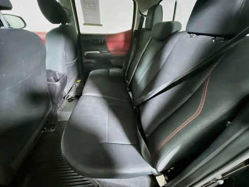 Used 2016 Toyota Tacoma SR5 RWD image 21