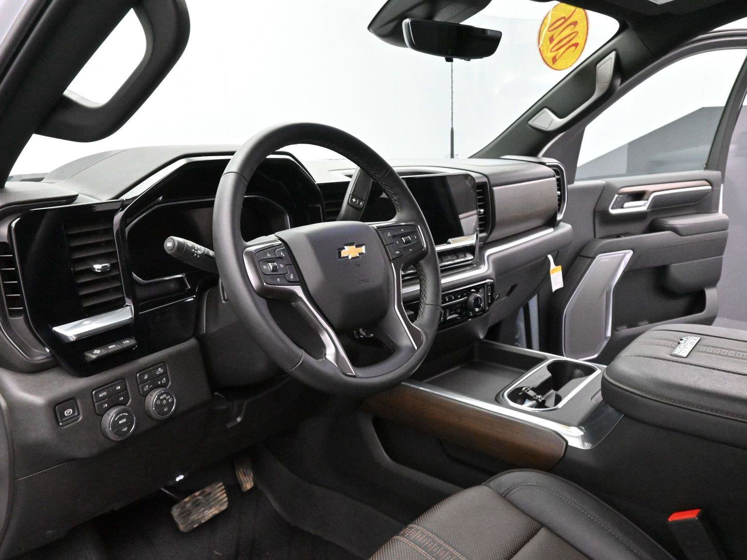 Used 2026 Chevrolet Silverado 3500 High Country w/ Technology Package AWD/4WD image 16