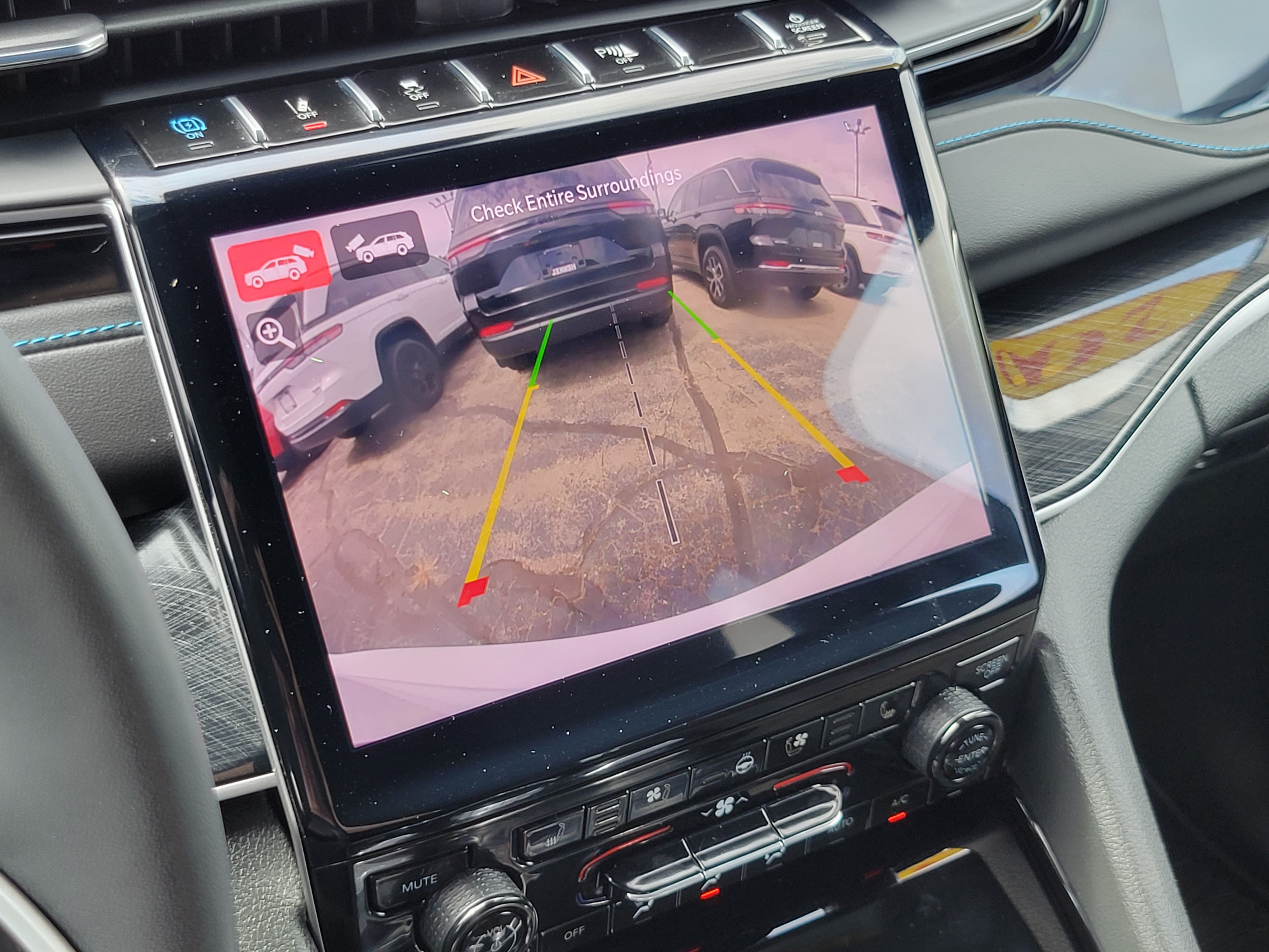 Used 2023 Jeep Grand Cherokee Trailhawk AWD/4WD image 14