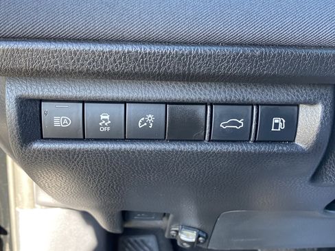 Used 2025 Toyota Camry SE image 30