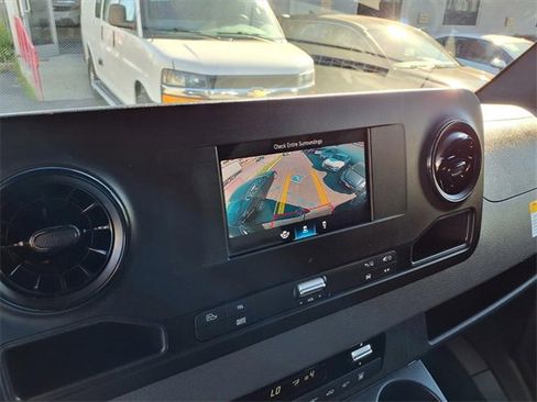 Used 2024 Mercedes-Benz Sprinter 2500 image 17