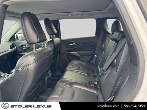 Used 2021 Jeep Cherokee Limited w/ Mopar Interior Package AWD/4WD image 15