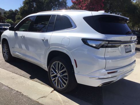 Used 2025 Buick Enclave Avenir w/ Super Cruise Package FWD image 3