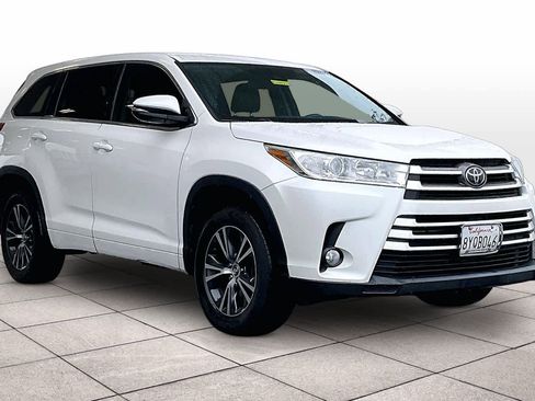 Used 2018 Toyota Highlander Plus image 2