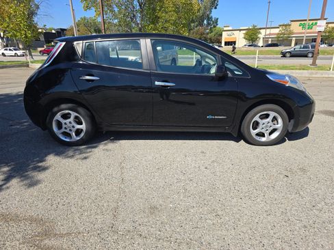 Used 2015 Nissan Leaf SV w/ LED & Quick Charge Package FWD image 4