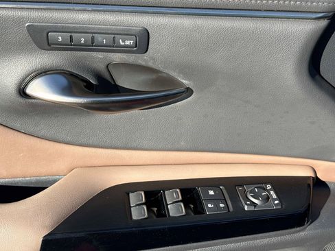 Used 2022 Lexus ES 350 w/ Premium Package image 10