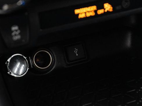 Used 2021 Toyota RAV4 XLE w/ Convenience Package FWD image 23