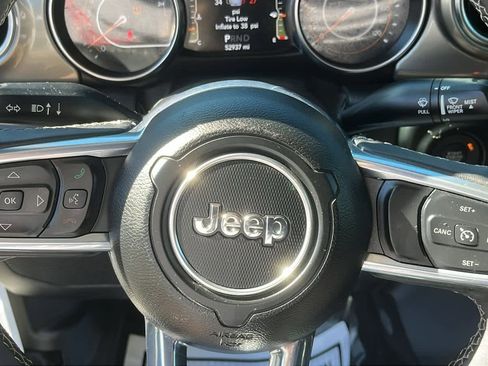 Certified 2023 Jeep Gladiator Overland image 12