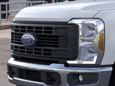 New 2026 Ford F250 XL w/ XL Chrome Package AWD/4WD image 17