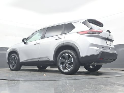 Used 2025 Nissan Rogue SV AWD/4WD image 25