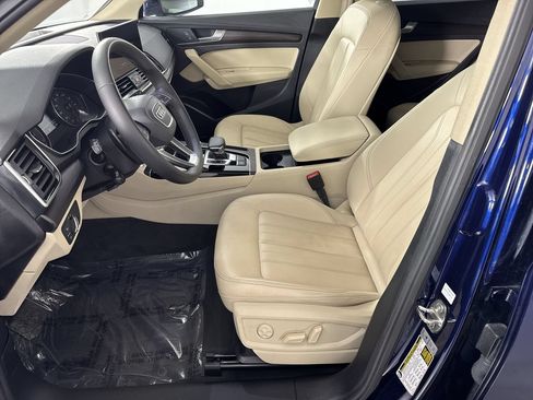 Used 2023 Audi Q5 2.0T Premium w/ Convenience Package AWD/4WD image 2
