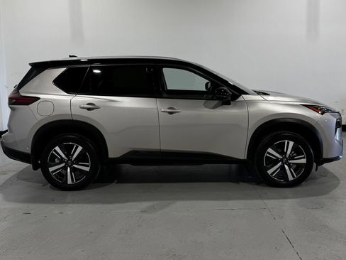 Used 2025 Nissan Rogue SL AWD/4WD image 20