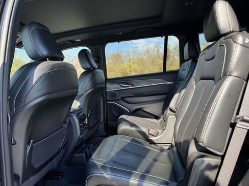 Used 2025 Jeep Grand Cherokee L Limited w/ Luxury Tech Group II image 15