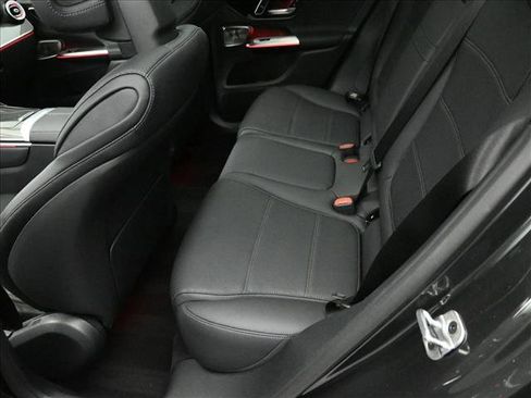 Used 2026 Mercedes-Benz GLC 300 4MATIC image 19