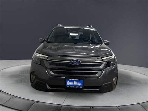 Used 2025 Subaru Forester Premium image 8