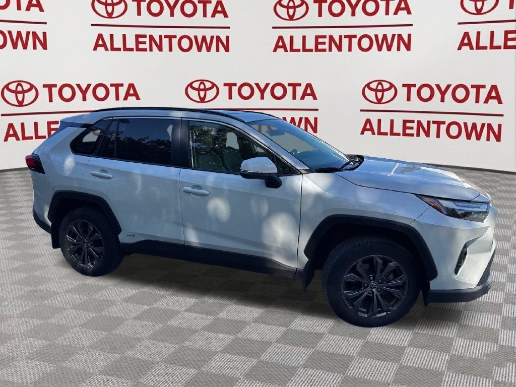 Used 2022 Toyota RAV4 XLE Premium AWD/4WD image 3