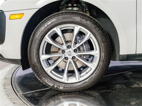 Certified 2026 Porsche Macan AWD/4WD image 14