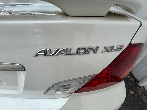 Used 2000 Toyota Avalon XLS image 9