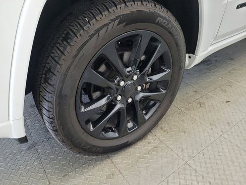 Used 2019 Jeep Grand Cherokee Altitude AWD/4WD image 31