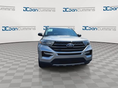 Used 2023 Ford Explorer XLT w/ Equipment Group 202A AWD/4WD image 3