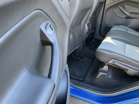Used 2017 Ford Escape SE w/ SE Cold Weather Package AWD/4WD image 13