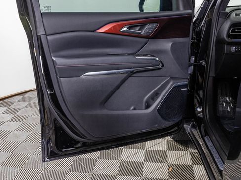 Used 2024 Chevrolet Traverse RS FWD image 40